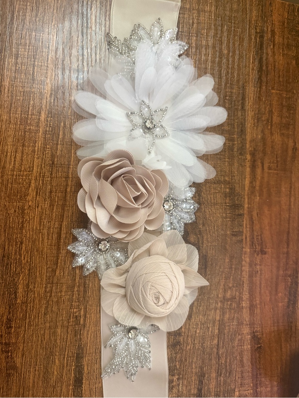David’s Bridal Floral Beaded Sash - Picture 3 of 3